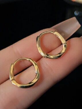 Minimal Twisted Small Huggie Hoops Gold‑Tone Irregular Shape Daily Wear Earrings
